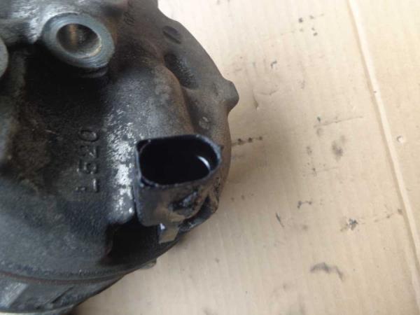 COMPRESSEUR DE CLIMATISATION VAG - Vue 3